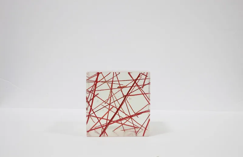             概念彫刻, 2010, H9.1xW9.1xD9.1cm, resin, wire          