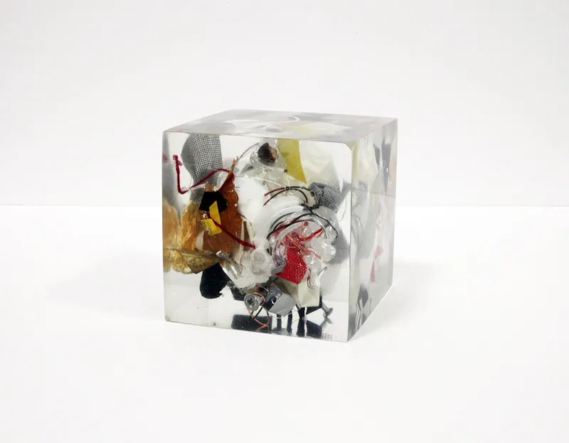             立体ドローイングI, 2010, H9.5xW9.5xD9.5cm, mixed media          