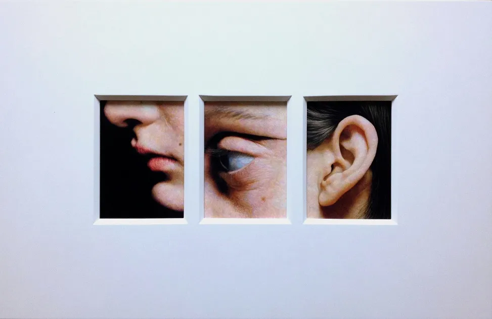             Untitled, 2013, 32x49.5x4cm, pencil on paper, glass          